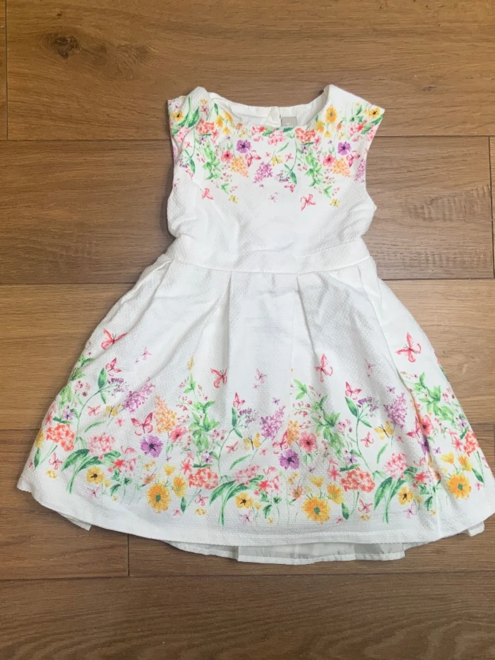 Tu depicted flowers white
